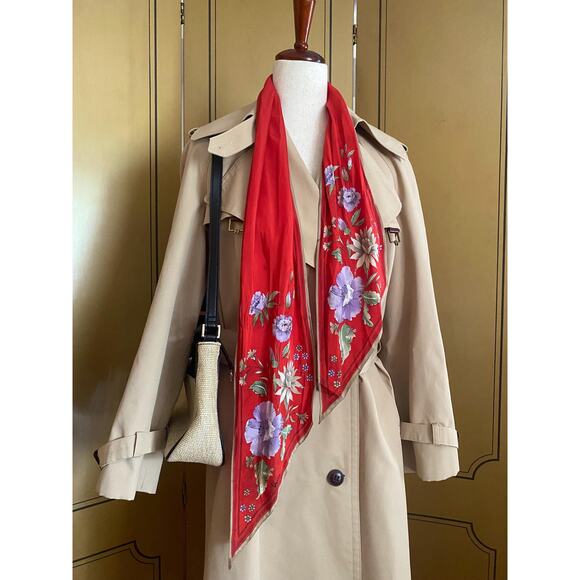 Vintage silk scarf with flowers - Picture 6 of 6